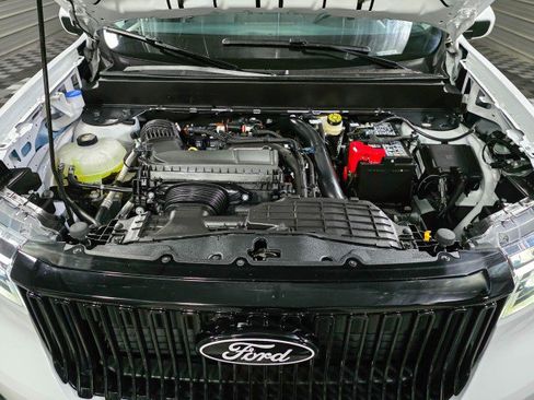 Used 2025 Ford Maverick Lobo image 40