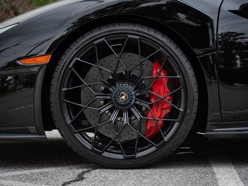 Used 2022 Lamborghini Huracan STO image 14