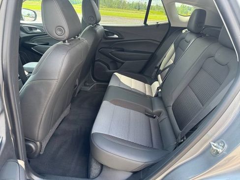 Used 2024 Chevrolet Trax LT w/ Driver Confidence Package FWD image 16