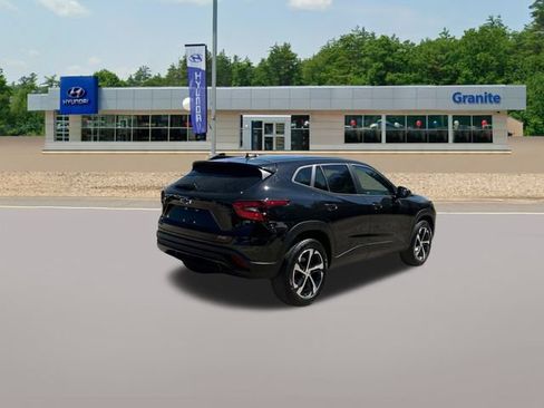 Used 2024 Chevrolet Trax RS w/ Sunroof Package FWD image 7
