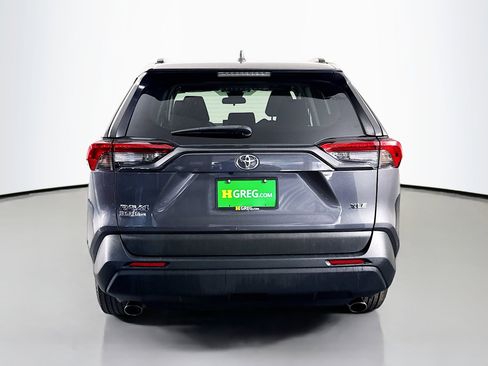 Used 2021 Toyota RAV4 XLE w/ Convenience Package FWD image 8