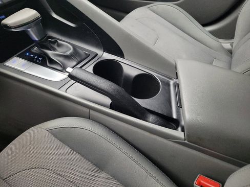 Used 2021 Hyundai Elantra SE image 26