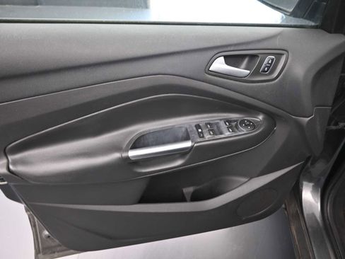 Used 2018 Ford Escape SE image 12