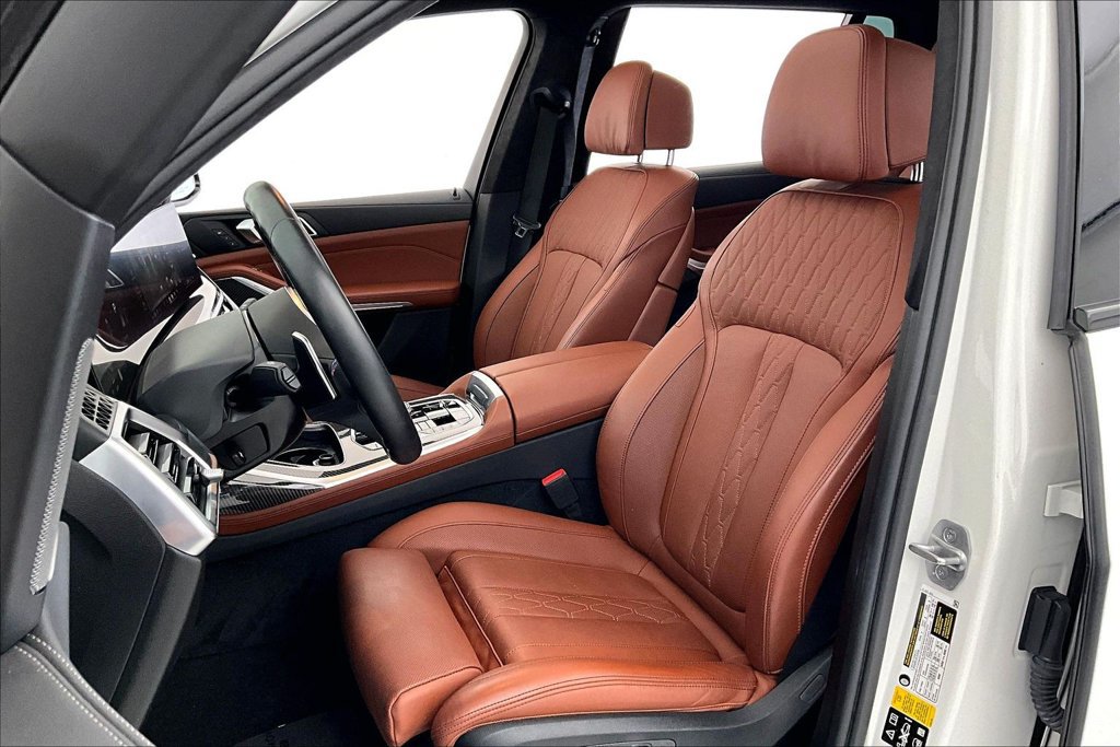 Used 2024 BMW X7 M60i AWD/4WD image 31