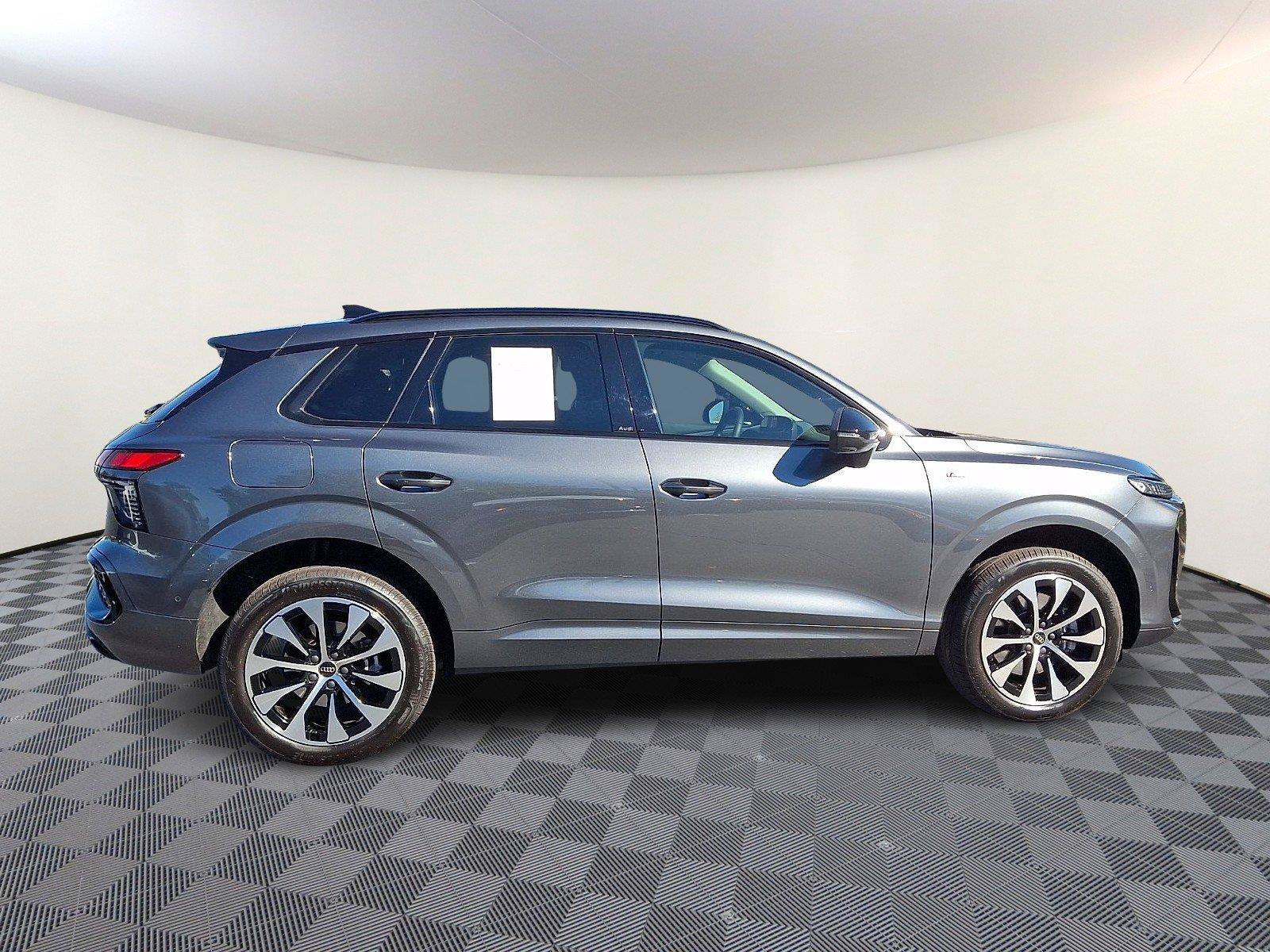 Used 2026 Audi Q3 quattro 2.0T w/ Driver Assistance Package AWD/4WD image 7