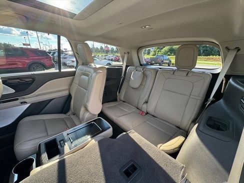 Used 2022 Lincoln Aviator Reserve w/ Equipment Group 201A AWD/4WD image 13