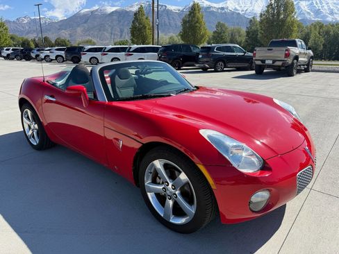 Used 2006 Pontiac Solstice Convertible w/ Power Package RWD image 1