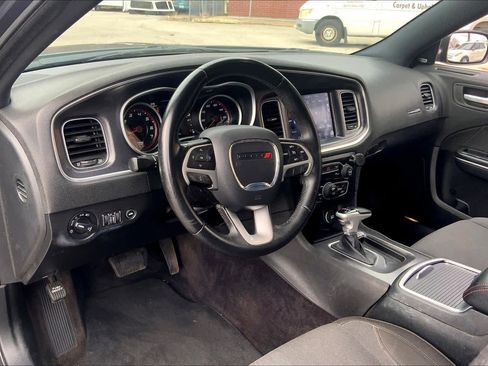 Used 2017 Dodge Charger SXT w/ Driver Confidence Group image 18