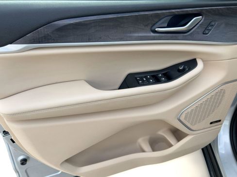 Used 2021 Jeep Grand Cherokee L Limited w/ Luxury Tech Group II image 13