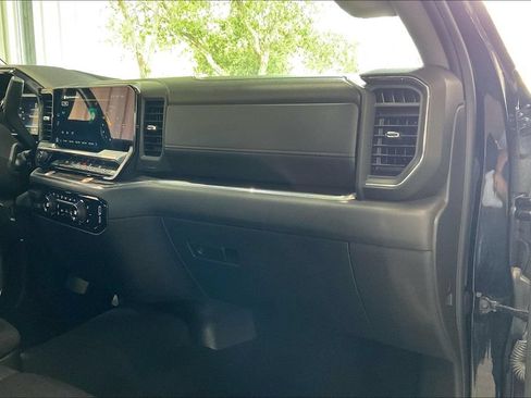 Used 2025 Chevrolet Silverado 1500 LT RWD image 23