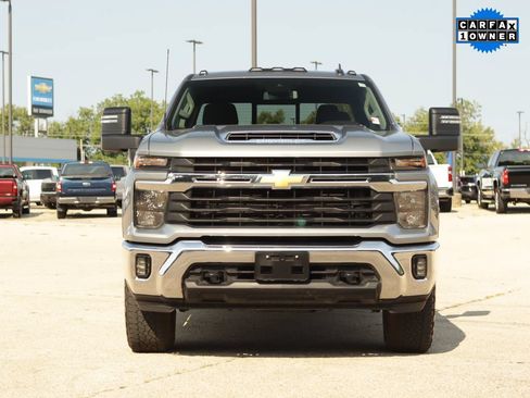 Used 2024 Chevrolet Silverado 2500 LT AWD/4WD image 2