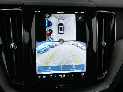 Used 2025 Volvo XC60 B5 Plus image 15