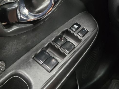 Used 2015 Nissan Versa SV image 18