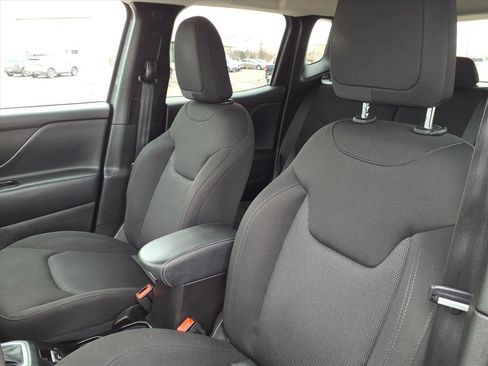 Used 2023 Jeep Renegade Latitude image 14