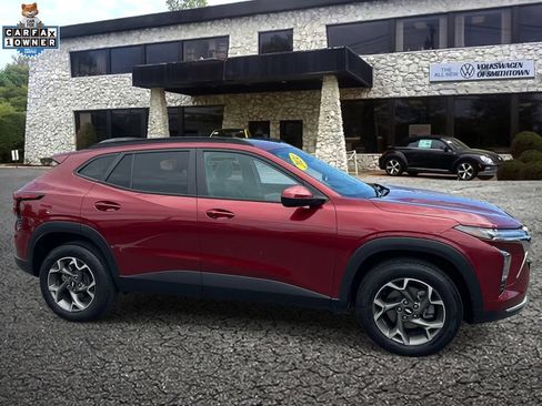 Used 2024 Chevrolet Trax LT w/ Driver Confidence Package FWD image 4
