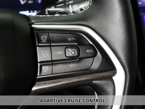 Used 2023 Jeep Grand Cherokee Limited image 4