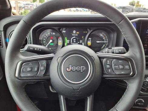 Used 2025 Jeep Wrangler Unlimited Rubicon 4xe w/ Convenience Group AWD/4WD image 20