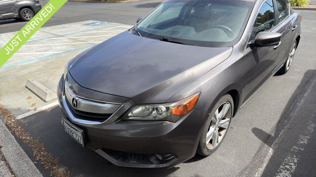 Used 2013 Acura ILX w/ Technology Package FWD image 1