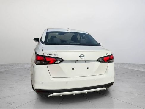 Used 2021 Nissan Versa SV FWD image 4