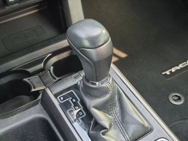Used 2018 Toyota Tacoma TRD Off-Road AWD/4WD image 13