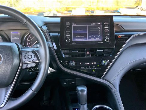 Used 2024 Toyota Camry SE image 6