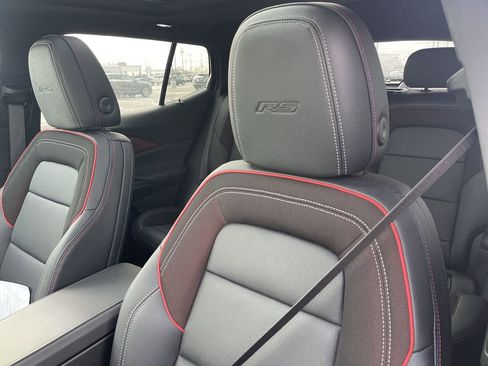 Used 2025 Chevrolet Equinox EV RS w/ Convenience Package II image 17