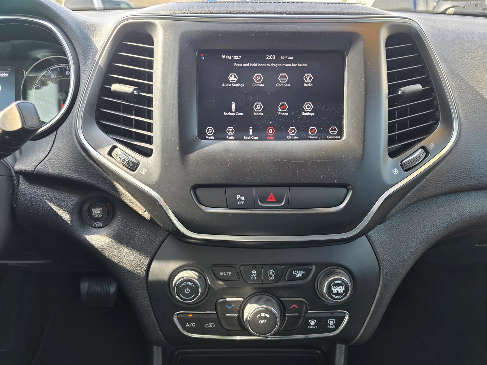 Used 2019 Jeep Cherokee Latitude Plus FWD image 16