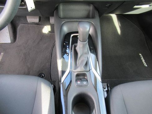 Used 2020 Toyota Corolla LE image 21