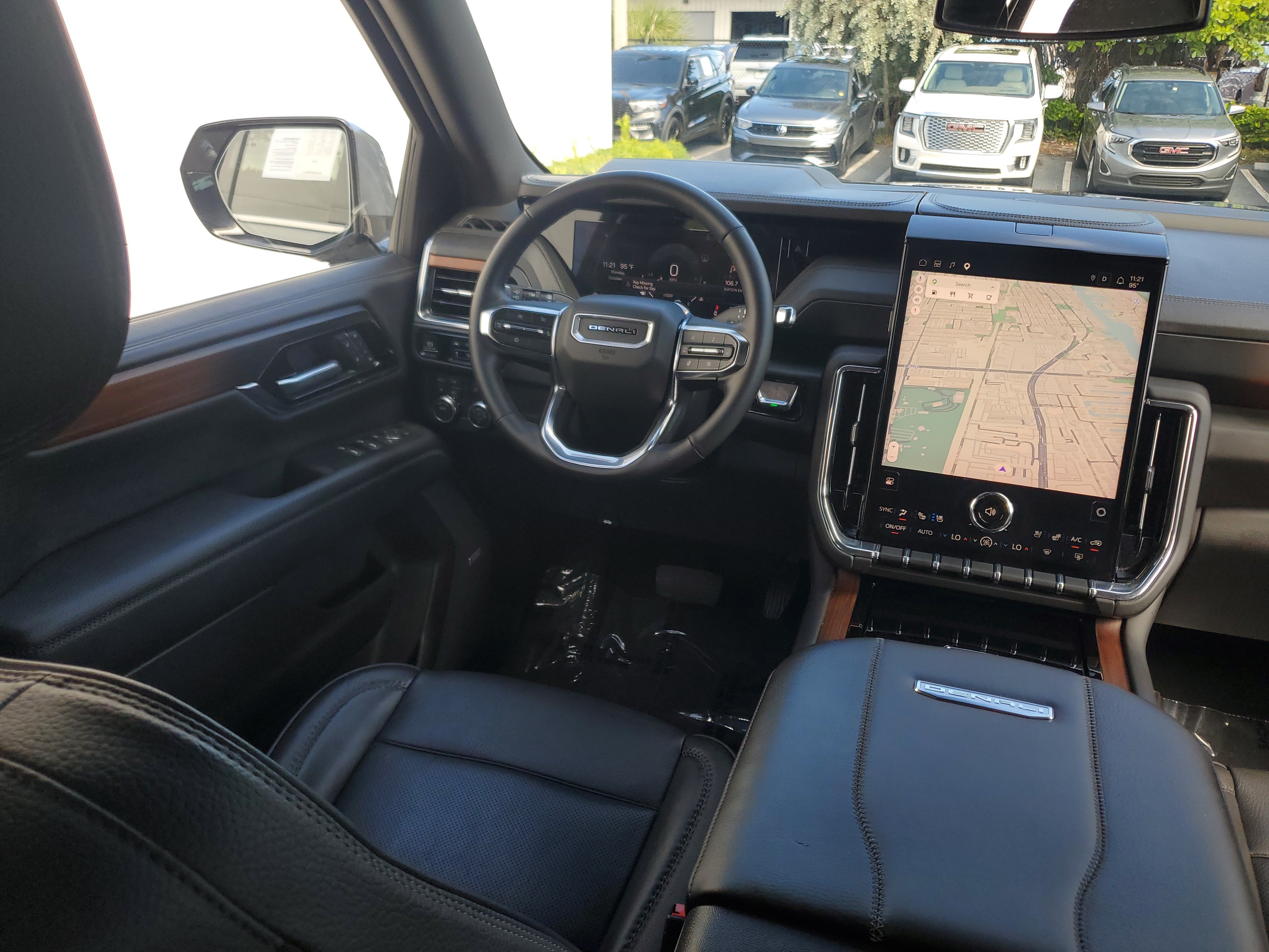 Used 2025 GMC Yukon XL Denali AWD/4WD image 17