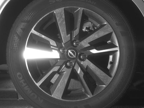 Used 2025 Nissan Versa SV image 15