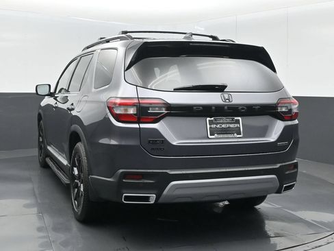 Certified 2025 Honda Pilot Touring image 6