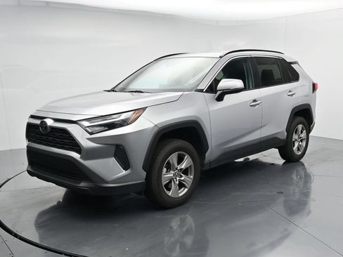 Used 2024 Toyota RAV4 XLE AWD/4WD image 4