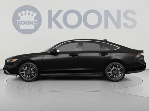 Used 2025 Honda Accord Touring image 2