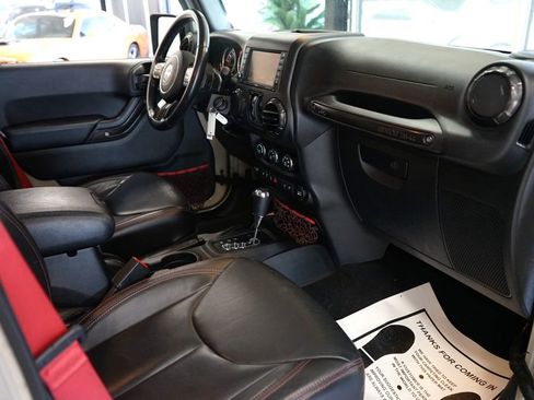 Used 2017 Jeep Wrangler Unlimited Rubicon AWD/4WD image 42
