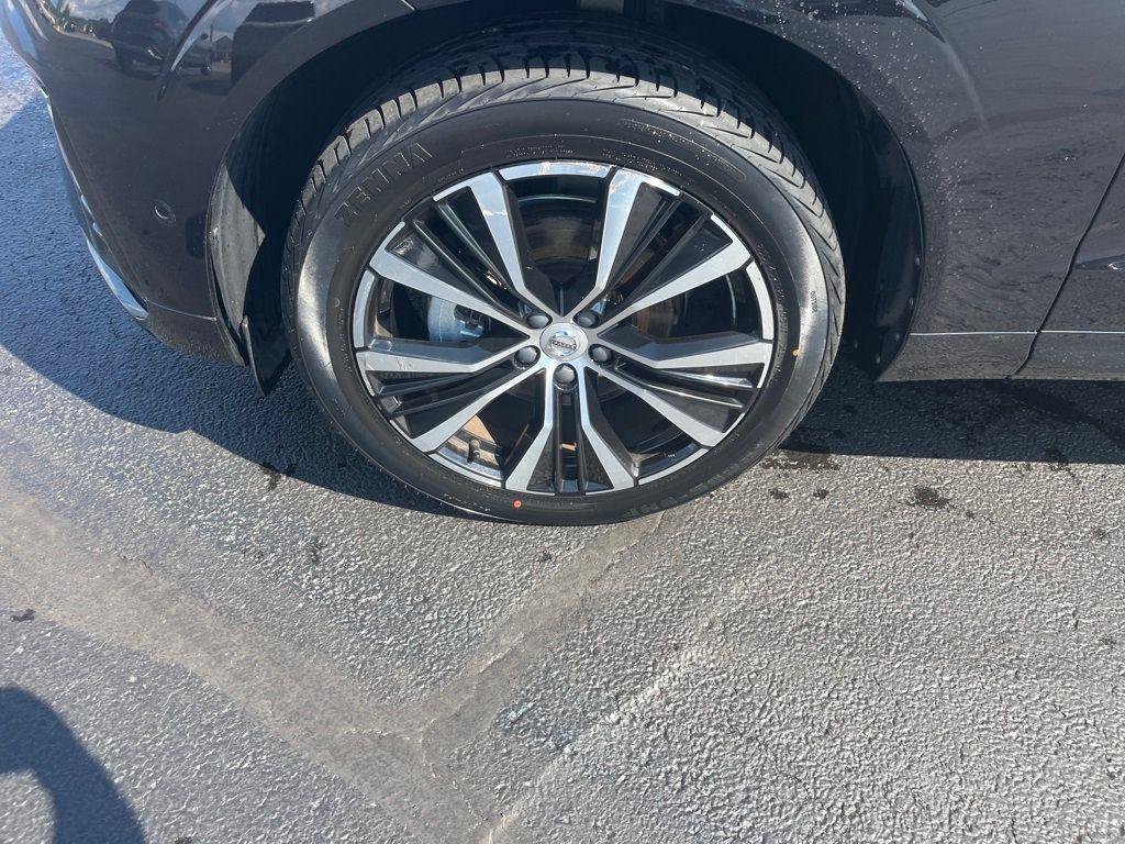 Used 2023 Volvo XC60 B5 Plus AWD/4WD image 35