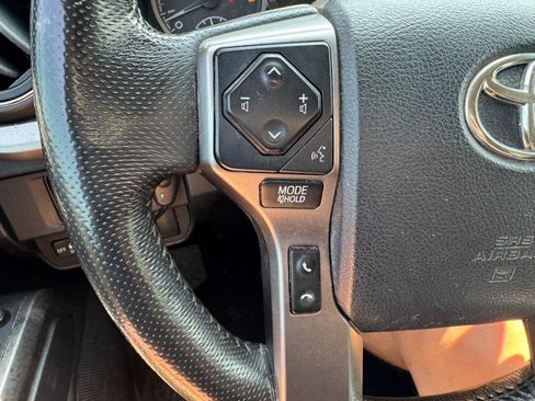 Used 2018 Toyota Tacoma SR5 AWD/4WD image 31