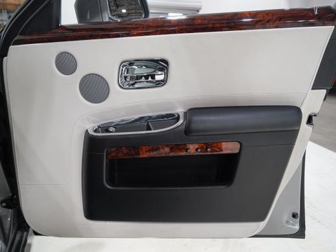 Used 2015 Rolls-Royce Ghost RWD image 20