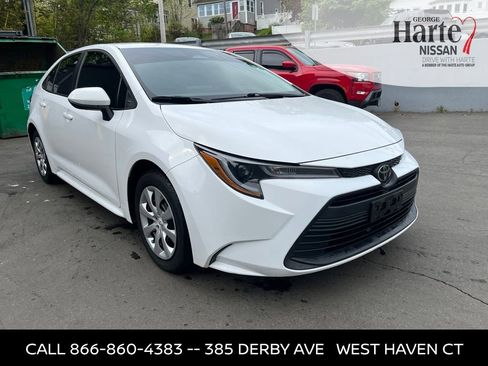 Used 2024 Toyota Corolla LE FWD image 3