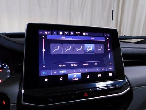 Used 2024 Jeep Compass Limited image 29