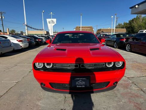 Used 2016 Dodge Challenger SXT RWD image 2