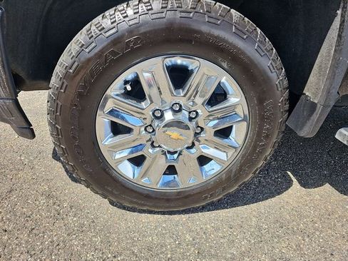 Used 2024 Chevrolet Silverado 2500 High Country w/ Z71 Off-Road Package AWD/4WD image 33