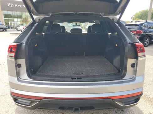 Used 2023 Volkswagen Atlas Cross Sport SE w/ Black Wheel Package image 9