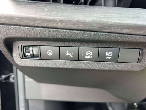 Used 2024 Nissan Ariya FWD image 19