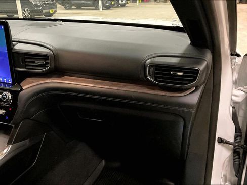 Certified 2022 Ford Explorer Platinum w/ Equipment Group 601A image 15