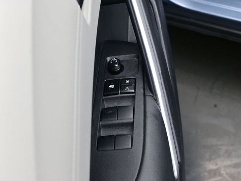 Used 2024 Toyota Corolla Cross L image 10