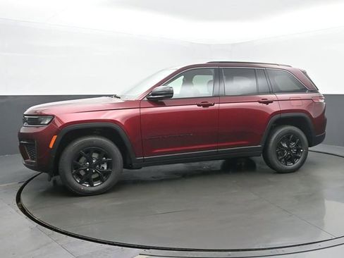 New 2026 Jeep Grand Cherokee Laredo image 2
