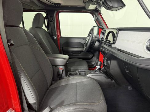 Used 2025 Jeep Wrangler Sahara image 10