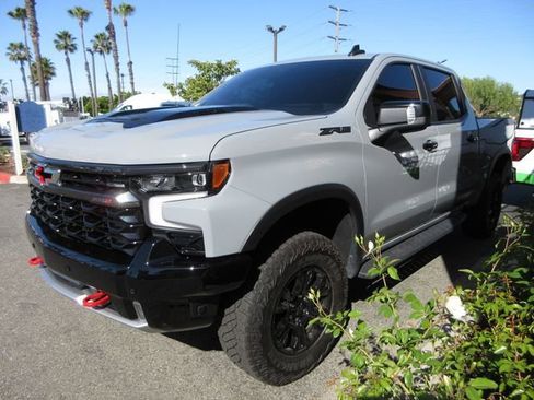 Used 2025 Chevrolet Silverado 1500 ZR2 w/ Technology Package AWD/4WD image 1