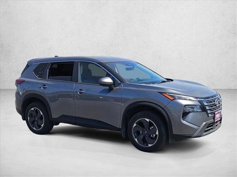 Used 2024 Nissan Rogue SV FWD image 2
