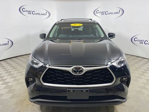 Certified 2024 Toyota Highlander XLE AWD/4WD image 2